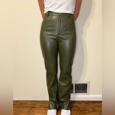 Missguided Khaki Faux Leather Split Hem Straight Leg Trousers. Never Worn, New With Tags. Us Size 6 And They Are Green Khaki With Split Hems On The Outsides Of The Pant Legs. Lime Green Pants, High Waisted Trouser Pants, High Waisted Palazzo Pants, Professional Pants, White Slacks, White Cargo Pants, Gingham Pants, Green Pants, Straight Trousers