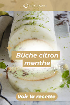 an image of some food that is on a plate with the words, buche citron menthe voir la recette