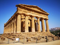 an ancient building with many columns and pillars