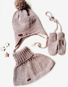 Hand knit merino wool neck warmer for kids. Keeps your little ones warm! Pure merino virgin wool neck warmer is luxuriously soft and perfect for boys and girls, for any season! Merino yarns are suitable for sensitive skin. Soft organic yarns are intchy-free, skin friendly.Material: 100% Merino woolOeko-Tex® certificate.Sizing:0 - 2 years old;3 - 6 years old;Looking for matching hat? Please take a look in here:https://www.etsy.com/your/shops/MiEliShop/tools/listings/stats:true/871269301Care instr Toddler Scarf, Knitted Cowl Scarves, Newborn Fashion, Wool Knitted Dress, Knitted Beret, Cable Knit Hat, Soft Scarf, Kids Scarf, Matching Hat