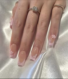 Quinceanera Nails, Headboard Design, Girly Acrylic Nails, Casual Nails, Simple Acrylic Nails, Classy Acrylic Nails, Pretty Gel Nails, Bed Headboard, Unique Acrylic Nails