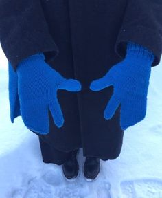 Mittens Outfit, Mittens Aesthetic, Crocheted Mittens, Knitting Mittens, Mittens Crochet, Tabi Gloves, Knitted Mittens, Tabi Mittens Pattern, Tabi Mittens