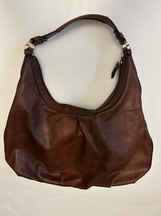 Beautiful Liz Claiborne bag from early 2000's in brown  colour , faux leather with pink lining . has liz clairborne tag inside  . Full lined with one internal zip pocket  and 4 non zipped pockets . some marks inside , tiny flaw at bottom of bag ( see pictures )  . Bag measures 13 inches wide , 10 inches deep, 16 inches wide , strap measures 10  inches . Sits  comfortably on shoulder I use recycled packaging where possible 🌍 2000s Bags, Brown Leather Purse, Vintage Liz Claiborne, Brown Shoulder Bag, Recycled Packaging, Wide Straps, Leather Purse, Bag Straps, Liz Claiborne