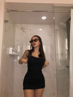 Short Night Dress, Homecoming Poses, Little Black Dress Outfit, Tight Black Dress, Women Dress Online, Pretty Brunette, Dresses Aesthetic, Black Dress Outfits, Black Short Dress