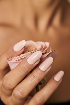 Hand Photoshoot Ideas, Nail Art Photoshoot, Manicure Photography Photo Ideas, Hand Model Poses, Spa Manicure Photography, Perfect Nude Nail Polish, Nailpolish Nude Colour