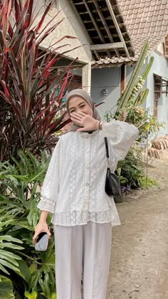 Outfit Lebaran Celana, Tunik Hijab Style Casual, Inspirasi Outfit Lebaran, Outfit Lebaran Simple, White Hijab Outfit, Ootd Korean Style Hijab