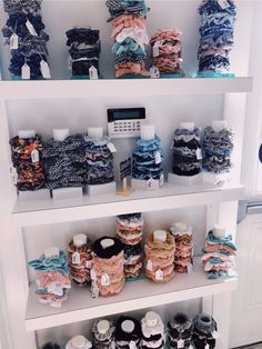 Pinterest: sydnee_leann ☼ Jewelry Organizer Ideas, Koleksi Makeup, Vintage Jewelry Diy, Diy Jewelry To Sell, Organizer Ideas, Scrunchies Diy, Easy Fashion, Ideas Jewelry, Diy Jewelry Unique