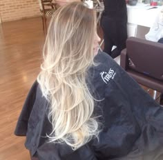 Dirty Blonde Money Piece, Long Hair Dirty Blonde, Blond Balayage Hair, Short Layers Long Hair, Hair Dirty Blonde, Layers Long Hair, Blonde Money Piece, Perfect Blonde Hair, Best Hair Dye