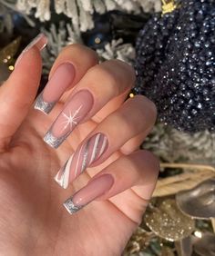 Silver Christmas Nails Acrylic, Holiday Nails Coffin Shape, Christmas Silver Nails, Silver Nails Christmas, Winter Grey Nails, Christmas Nails Grey, Christmas Season Nails, Cristmass Nails 2023, Nails Acrylic Grey