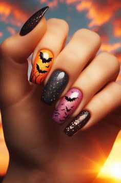 Get inspired with 40 Halloween nail art ideas that are perfect for October, from spooky ghosts to chic black flames. Halloween Christmas Nails, Halloween Nail Ideas, Fun Manicure, Halloween Manicure, Halloween Nails Easy, Cute Halloween Nails, Black Designs, Nails Trends