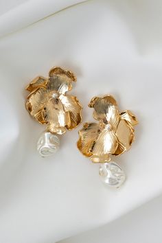 Earrings Selah 2400x3600 Jenny Yoo Bridal, Dope Jewelry Accessories, Statement Earrings Wedding, Pearl Statement Earrings, Bridal Jewels, Bridesmaid Attire, Gold Earrings Wedding, Chain Earring, Gold Wedding Jewelry