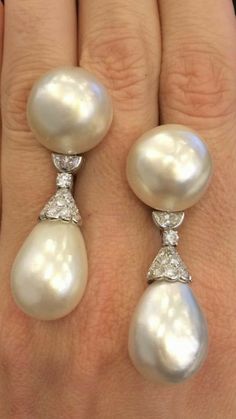 The Bling Ring, Fancy Jewellery Designs, Pearl And Diamond Earrings, Gold Jewelry Simple, Indian Wedding Jewelry, Gold Earrings Designs, Silver Jewelry Fashion, Jewelry Design Necklace, Bridal Jewelry Sets