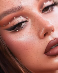 Glitter Make Up Looks, Full Glam Makeup Looks Glitter, Hydrating Foundation, Rhinestone Makeup, 90s Makeup, Instagram Coffee, Full Frontal