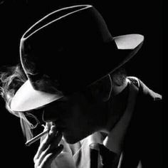 Film Noir Photography, Noir Detective, Desenho Tattoo, Neo Noir, Ideas Photography, Photography Poses For Men, Dark Photography, 인물 사진, Black And White Photographs