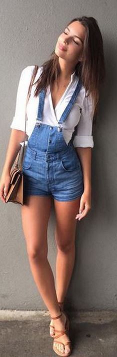 Who made Emily Ratajkowski'd denim short overalls and brown handbag? Fashion Meaning, Malayalam Movie, Jon Bernthal, Movie Fashion, Zac Efron, Emily Ratajkowski, Weekend Style, 2015 Fashion