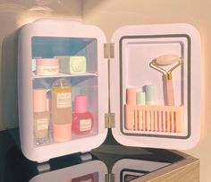 Mini fridge with skincare products and others with the sunlight reflecting off of it. Skin Care Fridge Aesthetic, Aesthetic Mini Fridge, Skincare Fridge Aesthetic, Skin Fridge, Skin Care Fridge, Makeup Fridge, Pink Fridge, Makeup Hairband, Skincare Fridge