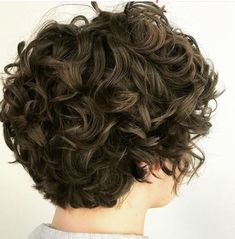 Inverted Curly Bob With Bangs, Short Curly Hair Back View, Boycut For Girls Hairstyles, Asian Curly Hairstyles, Pixie Haircut For Curly Hair Natural, Haircut Ideas Trendy, Natural Curly Hair Cuts