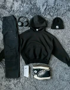 Mens Chill Outfits, Black Beanie Outfit, Hoodie Headphones, Yankees Beanie, Outfit Inspo Basic, Jeans Converse, Beanie Outfit, Hype Clothing