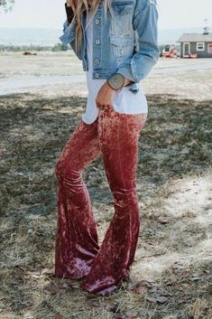 Nfr Outfits, Look Boho Chic, Velvet Flare Pants, Bohemian Pants, Three Bird Nest, Looks Country, Velvet Flares, Estilo Hippie, Look Retro