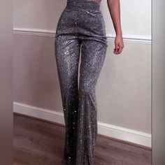 Silver & Grey Sequin Wide Leg Pant Hidden Zipper In The Back Small: Waist 23 / Inseam 29.5 Large: Waist 25 / Inseam 30.5 Women Pants Pattern, Glitter Pants, Style Wide Leg Pants, Winter Trousers, High Waist Wide Leg Pants, Chic Pants, Party Pants, Bell Bottom Pants, Trouser Style