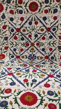 an intricately decorated wall with flowers and leaves