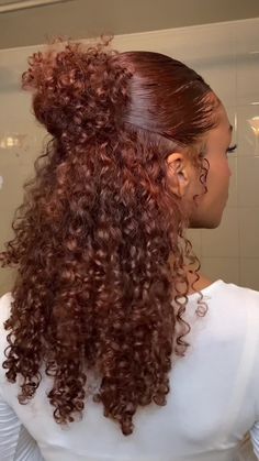 Best Hair Colors for Curls Quick Curly Hairstyles, Mixed Curly Hair, Curly Hair Videos, Quick Natural Hair Styles, Cute Curly Hairstyles, Curly Hair Styles Easy, Natural Curls Hairstyles, Hairdos For Curly Hair, Curly Hair Inspiration