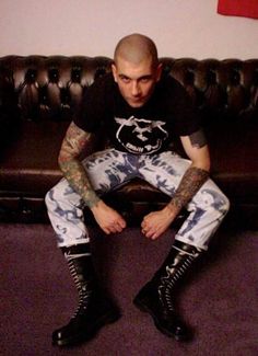 Punk Guys, Skinhead Boots, Skinhead Fashion, Black Boots Tall, Combat Boot, Bleachers, Male Physique