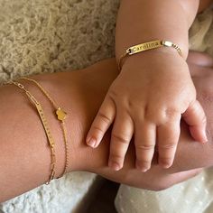 Dainty solid gold tiny Diamond-cut Figaro link bracelet for babies. Fits ages 6 months to 4 years Solid 14K Gold Name Plate 0.8x0.2in(20x4mm) Italian chain, width 1.2m Adjustable length 4.5in(6-12 months)-5.25in(1-4 years) Laser Engraving, ships out 2-3 business days Handcrafted in NYC #BS023 Gold Baby Bracelet, Baby Gold Bracelet, Amyo Jewelry, Baby Bracelet Gold, Gold Name Plate, Italian Chain, Baby Earrings, Gold Bond, Bar Bracelet