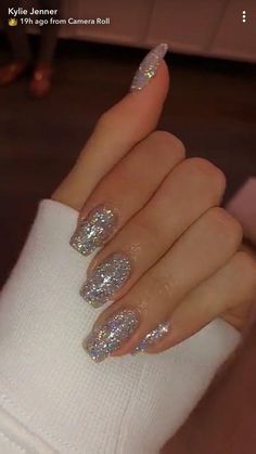 Simple Nail Designs Acrylic, Gem Nail Designs, Jenner Nails, Kylie Jenner Nails, Unghie Sfumate, Nails Design With Rhinestones, Simple Acrylic Nails, Shiny Nails