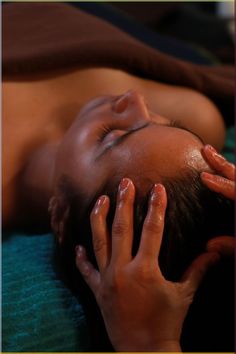 Scalp Massage Aesthetic, Hair Spa Images, Oil Massage For Hair, Facial Photoshoot, Spa Content, Spa Photoshoot, Massage Images, Body Massage Spa, Massage Pictures