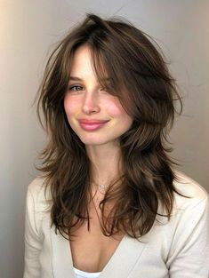 Medium Hairstyle Women Brunette, Medium Length Rounded Layers, The Shag Haircut Long, Natural Shag Haircut, Layered Hair For Thinning Hair, Lot Of Layers Haircut, Haircut Inspo 2024, Defined Layers Medium Hair, Effortless Layered Hair