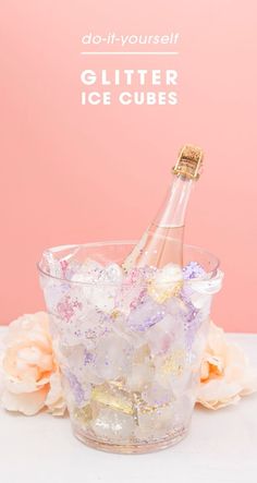 Make your own glitter ice cubes to chill your bridal shower wine with! Glitter Ice Cubes, Bridal Shower Wine, Fest Temaer, Summer Bridal Showers, Mimosa Bar, Bachelorette Party Games, Glitter Party, Glitter Diy, Ice Cubes