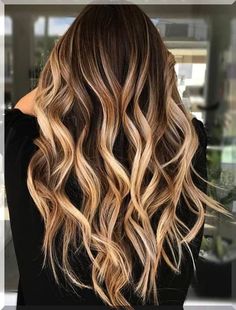 Long Brunette Hair With Blonde Highlights, Trendy Hair Color Ideas 2023, Carmel Bayalage Brunette, Honey Bayalage Brunette, Carmel Ombre Hair, Hair Color For Hazel Eyes, Hair Color Ideas For Spring, Minimal Hair, Tortoise Hair