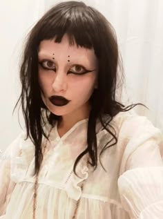 All Goth Styles, No Eyebrow Makeup Goth, Dot Eyebrows Goth, Shaved Eyebrows Goth, Drawn On Eyebrows Goth, Goth Women Makeup, Goth Makeup Round Face, Goth Makeup No Eyebrows, No Eyebrows Makeup Look Goth