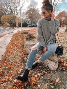 Best Outfits 2022 Women, Idaho Fall Outfits, Womens High Rise Straight Jeans, Beach Outfits Women Cold Weather, Earthy Cozy Outfits, Housewarming Party Outfit Fall, Chealse Boot Outfit Women Winter, 67 Degree Weather Outfit Fall, 50s Weather Outfit