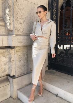 Beige Chic Outfit, Beige Linen Dress Outfit, Elegant Two-piece Skirt For Work, Elegant Two-piece Skirt For Workwear, Fitted Dress With Long Skirt For Office, Fitted Office Dress With Long Skirt, Fitted Long Skirt Office Dresses, Fitted Long Skirt Dress For Office, Chic Fitted Skirt Set For Day Out