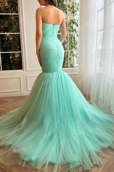 Lavender Gown, Sleeveless Prom Dress, Teuta Matoshi, Green Evening Dress, Draped Bodice, Prom Dresses Sleeveless, Evening Dress Fashion, Mermaid Silhouette, Evening Formal