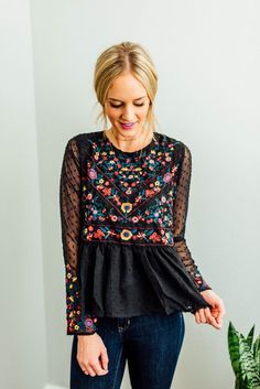 Boheme embro mix // sheer sleeve floral peplum bohemian chic hippie style boho black Stylish Spring Outfit, Looks Street Style, Embroidered Top, Hippie Style