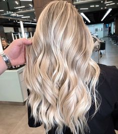 Blonde With 7n Lowlights, Heavily Highlighted Blonde Hair, Balayage Hair Wedding, Shades Of Blonde Balayage, Cool Dimensional Blonde, Cool Dirty Blonde Hair, Summer Blonde Hair Balayage, Blonde Full Head Highlights, Full Blonde Balayage