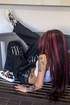 Skunk Hair, Red Hair Inspo, Hair Color Streaks, Hair Streaks, Dyed Hair Inspiration, Pretty Hair Color, Hair Stylies, Hair Colours, Dye My Hair