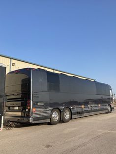 Tour Bus Interior Band, Touring Aesthetic Band, Band Tour Aesthetic, Tour Bus Aesthetic Band, Tour Bus Aesthetic, Touring Aesthetic, Band Tour Bus, Tour Bus Interior, Touring Musician