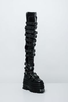 Vetements and New Rock collaborated for Fall/Winter 2024 with the thigh-high gamer boot. These black leather boots feature metal rivets, studs, and hardware accents throughout, including on the toe, heel, and sole. The design incorporates an extended padded tongue, velcro straps, and side cutouts. Platform Boots Men, Rocker Boots, Outfit References, Goth Shoes, Goth Boots, Charlotte Chesnais, Craig Green, Scarf Shirt, Shirts For Leggings