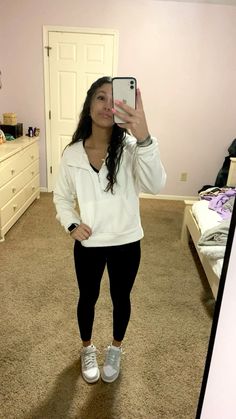 Outfits With Photon Dust Dunks, Outfits To Go With Dunks, Nike Dunk Outfit Ideas, White Nike Dunks Outfit, How To Style Panda Dunks, Outfits With Nike Dunks, Grey Dunks Outfit, Dunks Fit, Nike Dunks Outfit Woman