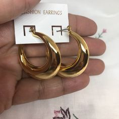 New! Round Gold Earrings, Very Light Weight Round Ear Rings, Gold Hoop Earrings Aesthetic, Ear Rings Gold, Hoop Earrings Aesthetic, Jewelry Mood Board, Dope Jewelry Accessories, Gold Round Earrings, Earrings Aesthetic, Ear Jacket Earring