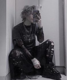 Dark Grunge Male Outfit, Men’s Emo Outfit, Goth Punk Men, Mens Emo Outfits, Alt Clothes Men, Masculine Alternative Outfits, Alternative Fashion Male, Mens Emo Fashion, Goth Aesthetic Male