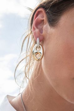 These earrings are made with 999 pure silver (the highest purity of silver) and 18k gold plated. The hoops are microset with cubic zirconia. We are using innovative technique to make them light and very comfortable to wear.2-year worldwide warranty Material: 999 Pure Silver (99.9% purity), 18k gold plated, white cubic zirconia All our products are handcrafted and microset by hand in our ateliers Color: Yellow Gold Size: Medium (Length: 4 cm ; Width : 2 cm) Gold Small Hoop Diamond Earrings In Sterling Silver, Small Hoop Diamond Pierced Earrings, Pierced Small Hoop Diamond Earrings, Diamond Hoop Earrings With Plating For Anniversary, Gold Sterling Silver Diamond Earrings With Pavé Setting, Small Hoop Diamond Earrings Tarnish Resistant, Silver Diamond Tarnish-resistant Huggie Earrings, Pierced Cubic Zirconia Huggie Diamond Earrings, Pierced Yellow Gold Cubic Zirconia Huggie Earrings