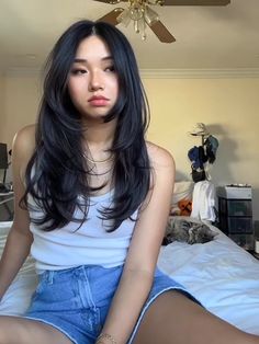 Layered Hair Inspo Straight, Layer Style Hair, Short Layers On Straight Hair, Cheek Framing Layers, Haircut For Square Face Straight Hair, Pretty Haircuts For Medium Hair, Long Curtain Bangs Round Face Layers, Asian Hair Face Framing Layers, Layers For Medium Length Hair Asian