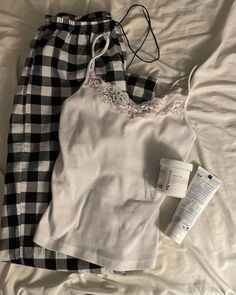 Tank Top Pajamas Aesthetic, Cute Pajama Aesthetic, Black Pjs Aesthetic, Cute Pyjama Aesthetic, Pj Outfit Ideas, Sleep Wear Aesthetic, Aesthetic Pyjamas, Pyjamas Aesthetic, Pj Aesthetic