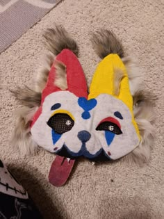 A cat clown mask Clown Mask Ideas, Kidcore Mask, Clown Kitty, Cat Clown, Clown Ideas, Therian Quadrobics, Therian Mask Ideas, Mask Inspiration, Clown Mask