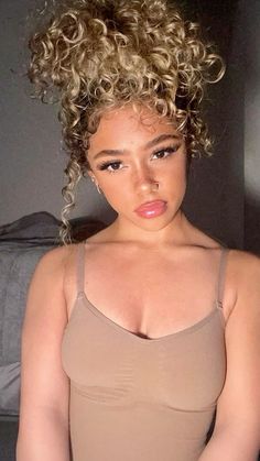 Honey Colored Curly Hair, Curly Blonde Updo, Mixed Race Blonde Hair, Curly Hair Blonde Tips, Blonde Curls Black Women, Blonde Hair Mixed Girl, Brown Skin With Blonde Hair, Curly Hair Balayage Blonde, Honey Blonde Hair Curly